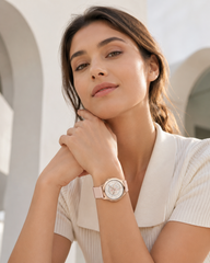 Smartwatch Y35 com monitorização de chamadas, saúde, bem-estar feminino e modos multidesportivos.